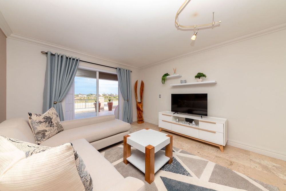 Century on Lake A8 Deluxe Apartment 23
