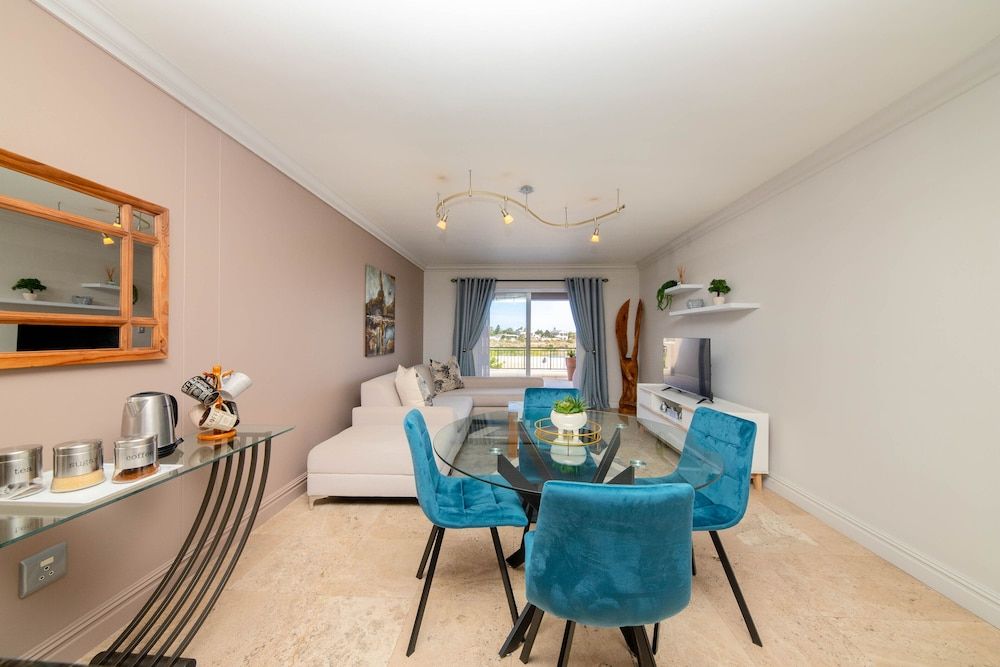 Century on Lake A8 Deluxe Apartment 17