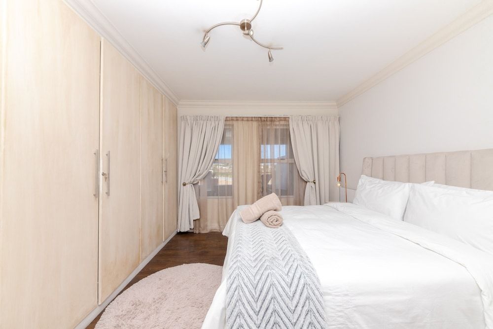 Century on Lake A8 Deluxe Apartment 11