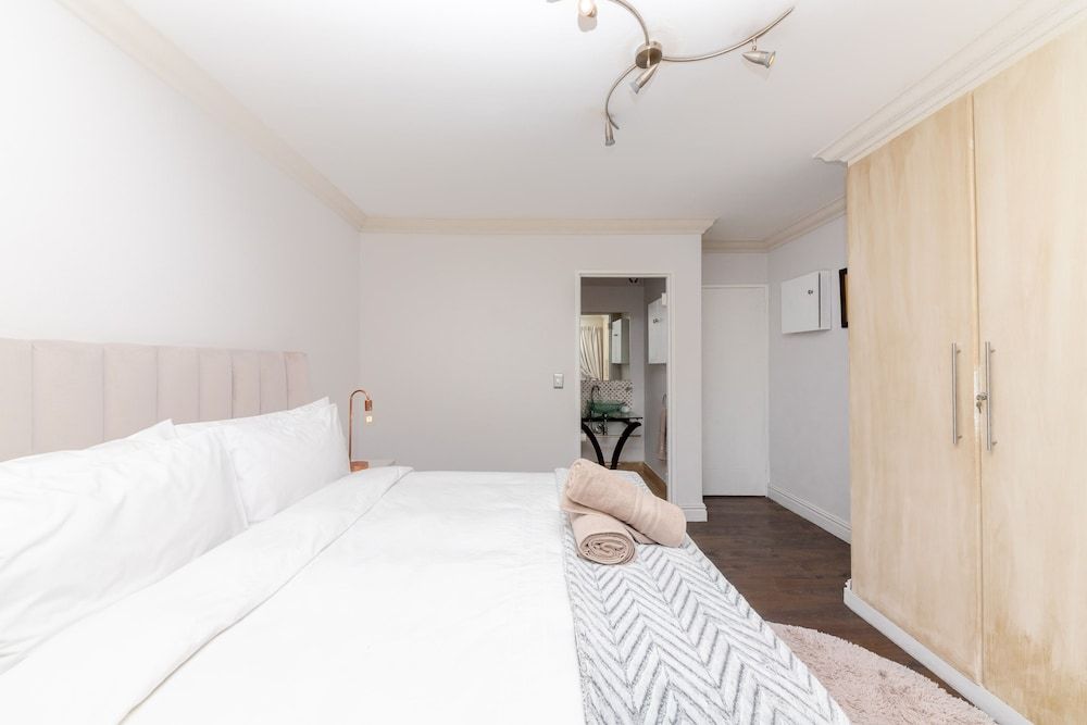 Century on Lake A8 Deluxe Apartment 12