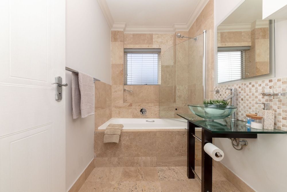 Century on Lake A8 Deluxe Apartment 28
