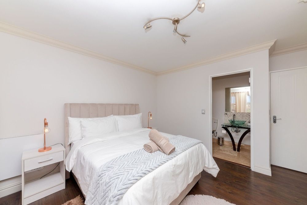 Century on Lake A8 Deluxe Apartment 8