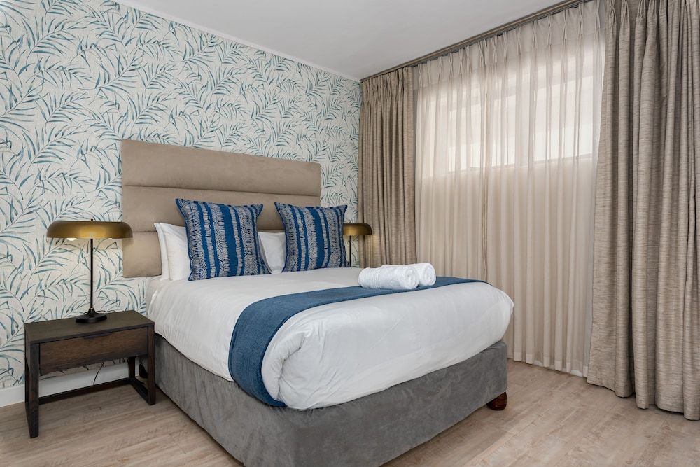 undefined Greenwich 704 2