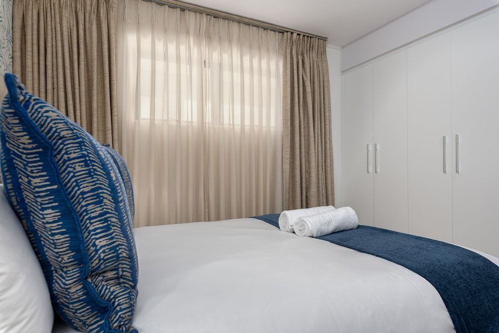 undefined Greenwich 704 5