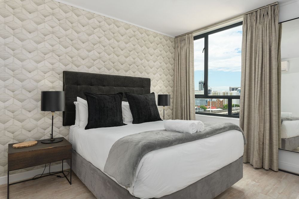 undefined Greenwich 704 7