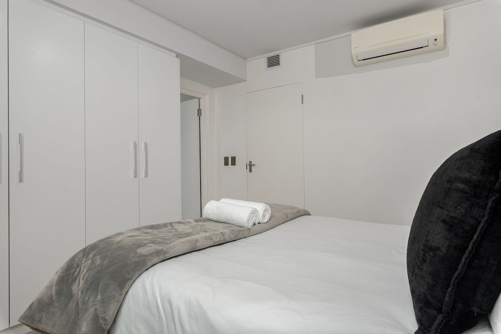 undefined Greenwich 704 10