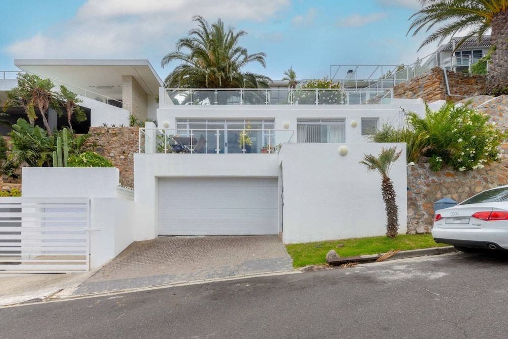 undefined Stylish and Bright 1 Bedroom Apartment - Camps Bay