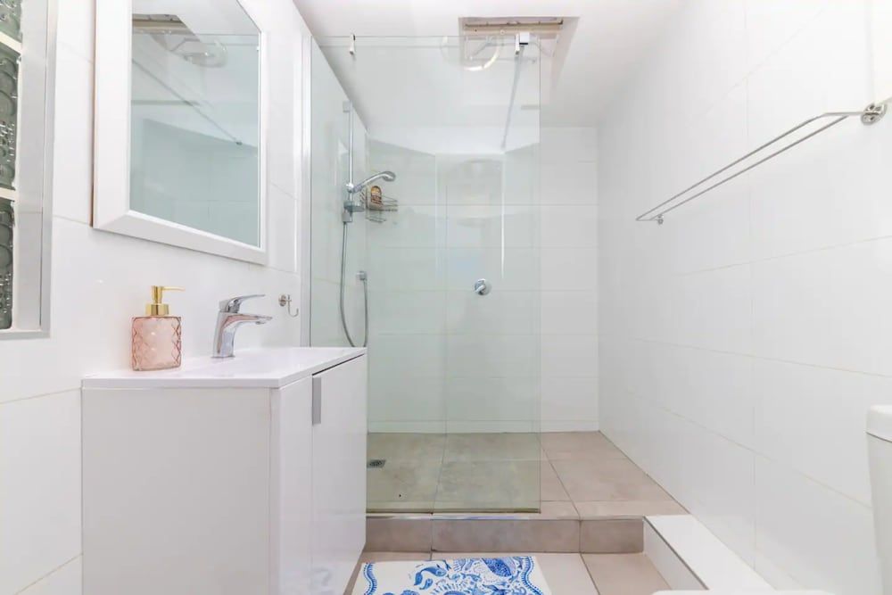 undefined Stylish and Bright 1 Bedroom Apartment - Camps Bay 10