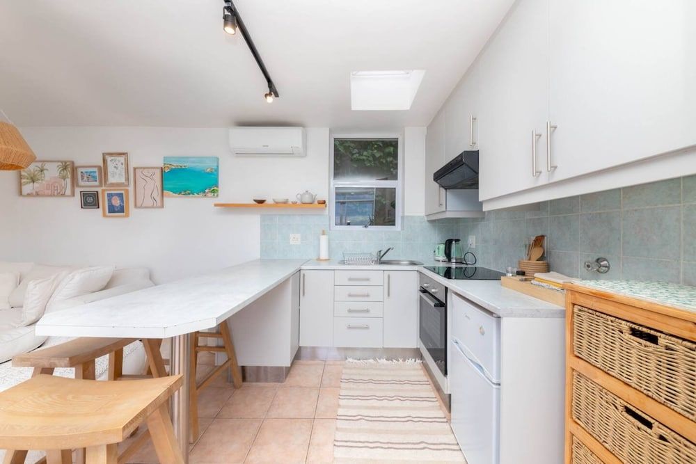 undefined Stylish and Bright 1 Bedroom Apartment - Camps Bay 6