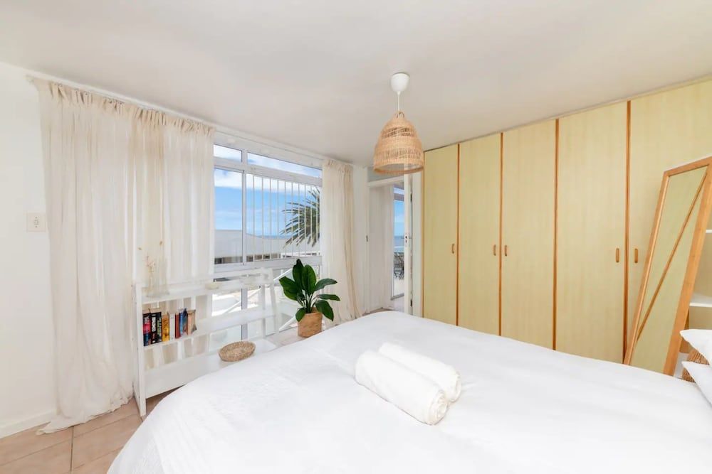 undefined Stylish and Bright 1 Bedroom Apartment - Camps Bay 4