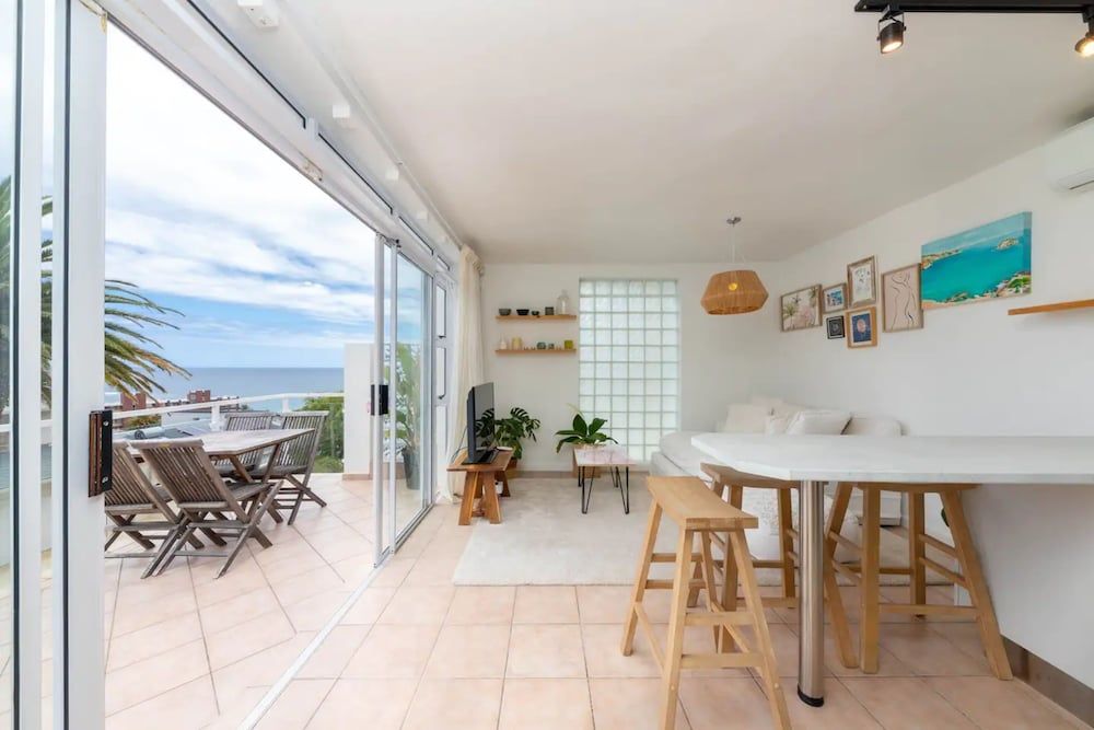 undefined Stylish and Bright 1 Bedroom Apartment - Camps Bay 2