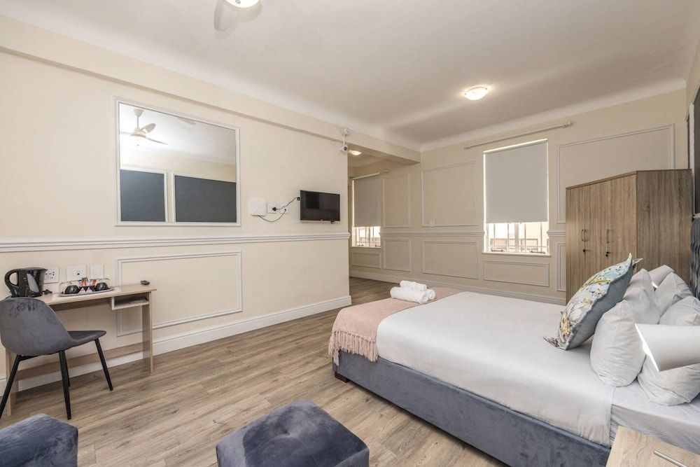 undefined Cape Legacy - Contemporary Studio Suite 10