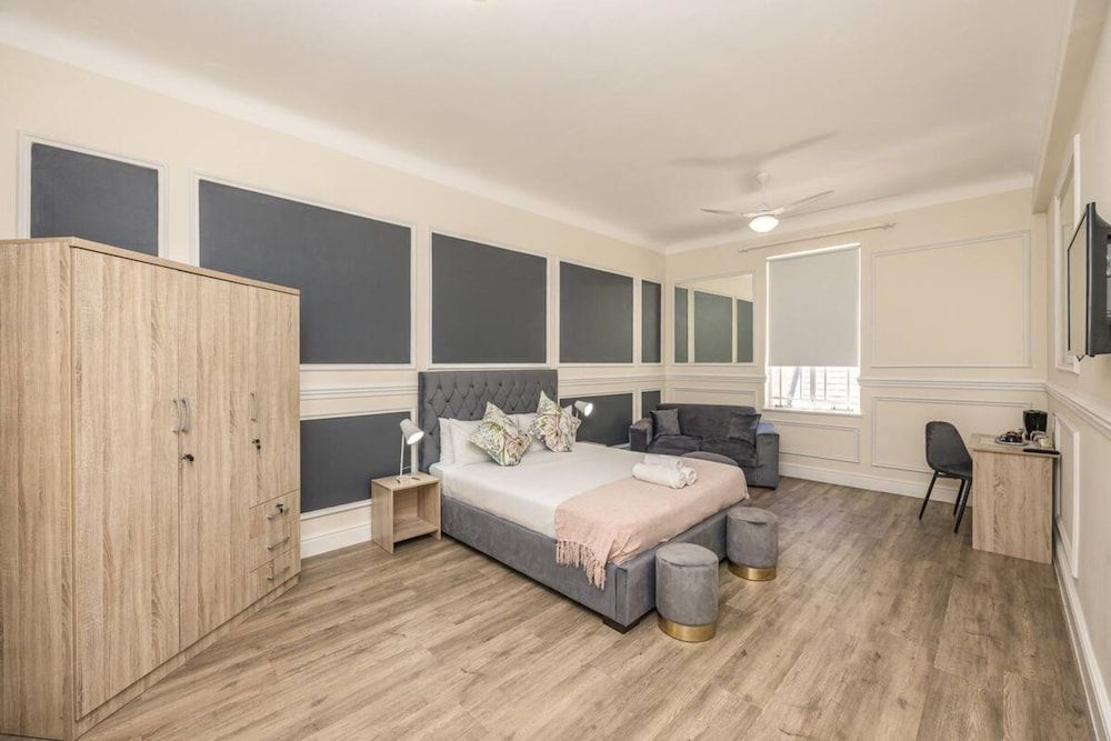 undefined Cape Legacy - Contemporary Studio Suite 8