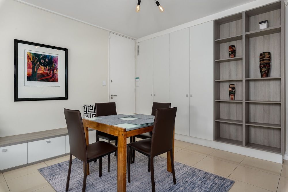 Portside 511 Deluxe Apartment 8