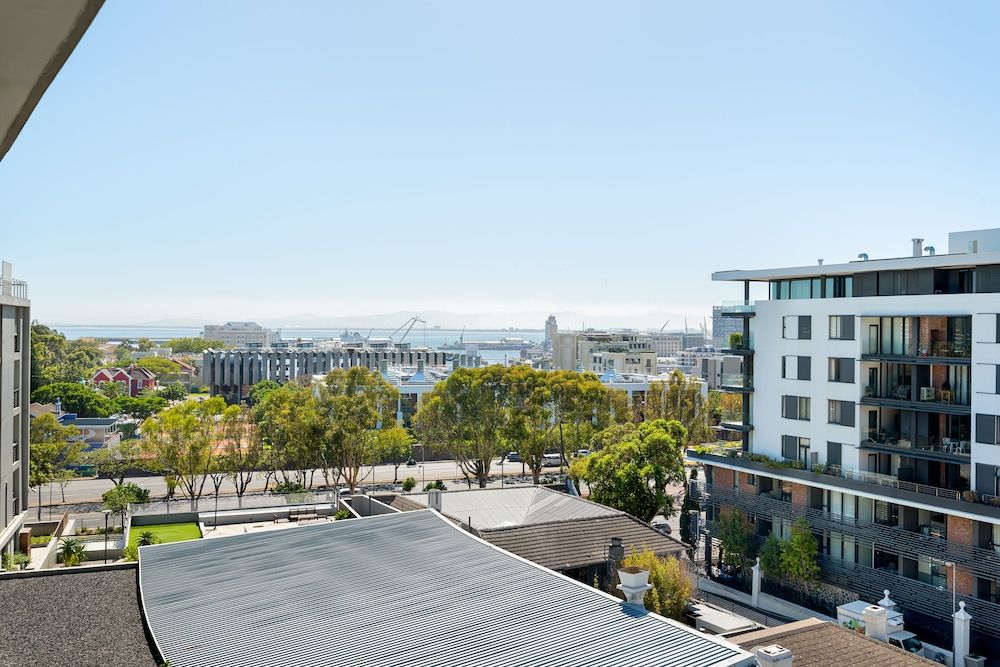 Portside 511 Deluxe Apartment 18