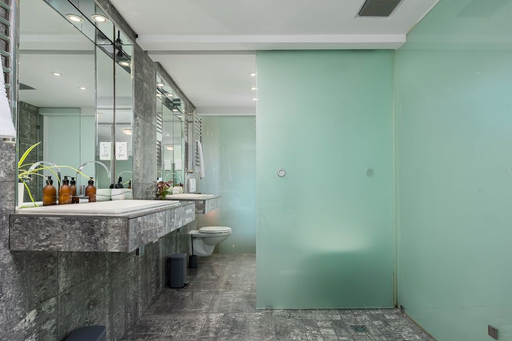 Portside 511 Deluxe Apartment 20