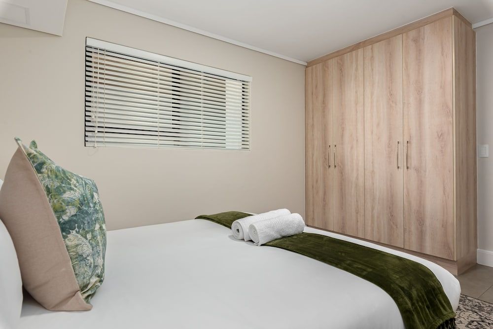 undefined Waters Edge 109 4