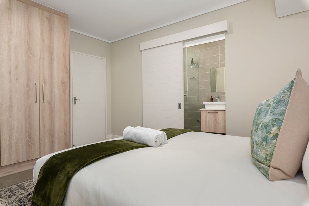 undefined Waters Edge 109 6