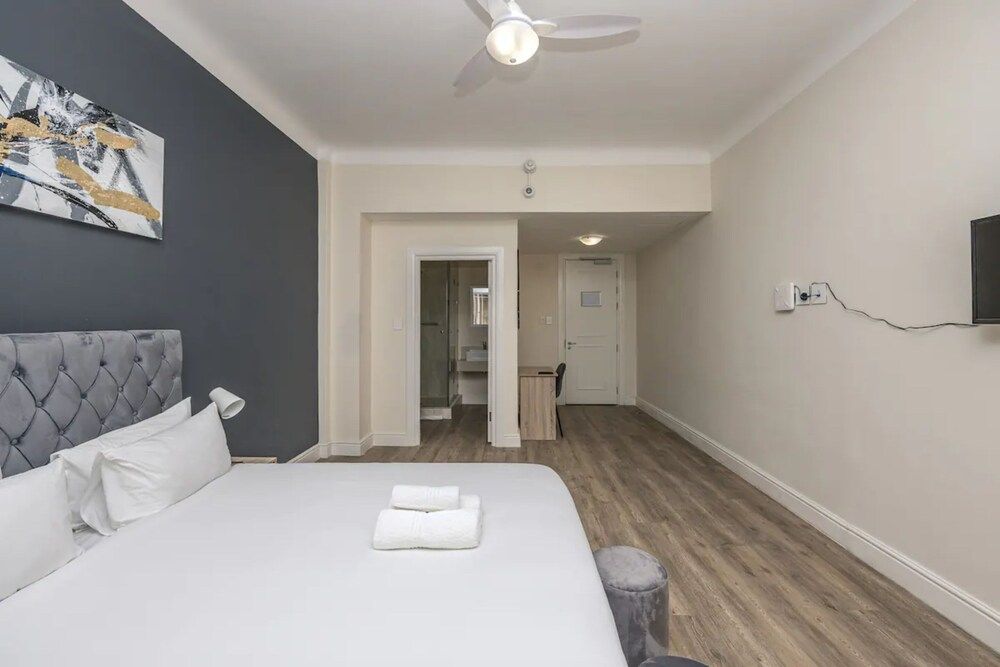 undefined Cape Legacy -bright Studio Suite 3