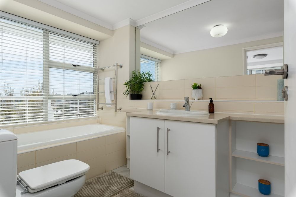 Trinity Gardens 401 Design Apartment 12