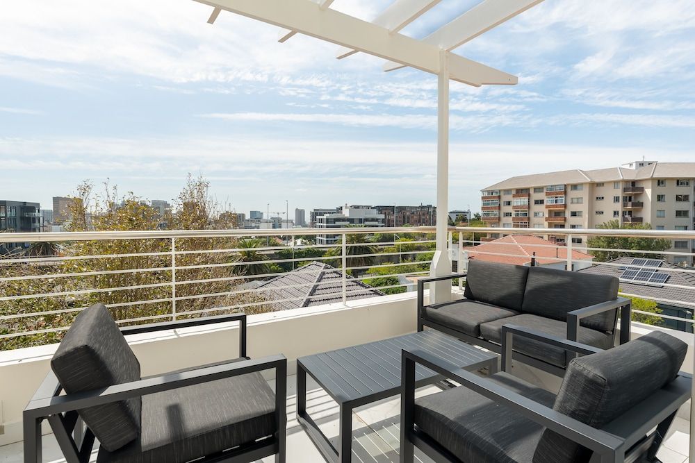 Trinity Gardens 401 Design Apartment 10