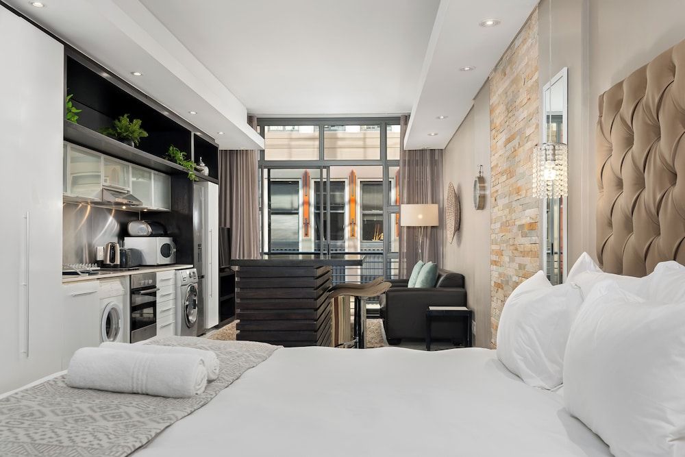 undefined Mandela Rhodes W303 8