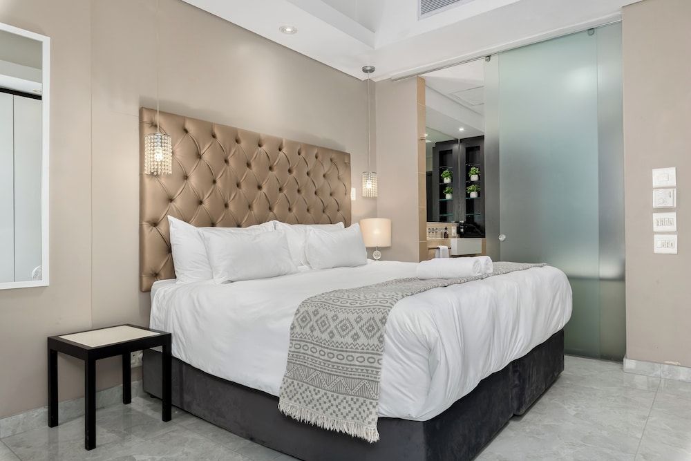 undefined Mandela Rhodes W303 5