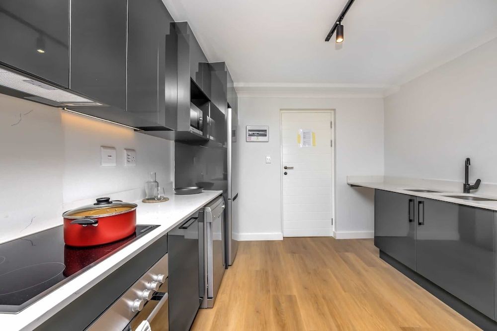 Newlands Peak Aparthotel by Totalstay Superior Apartment, 1 Bedroom, Mountain View 4