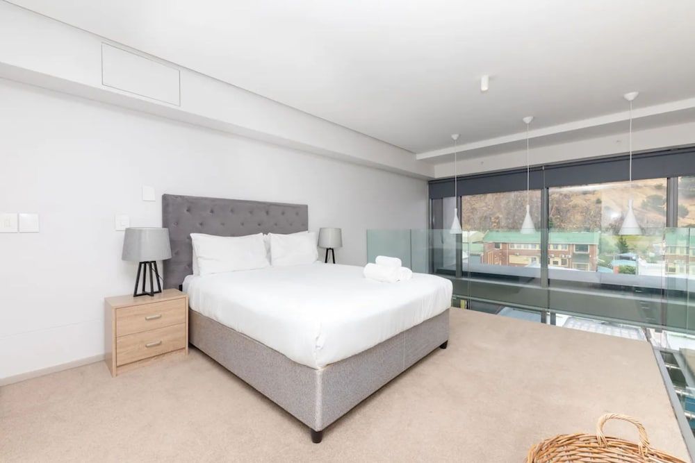 undefined Plush Loft Apartment With Signal Hill View 8