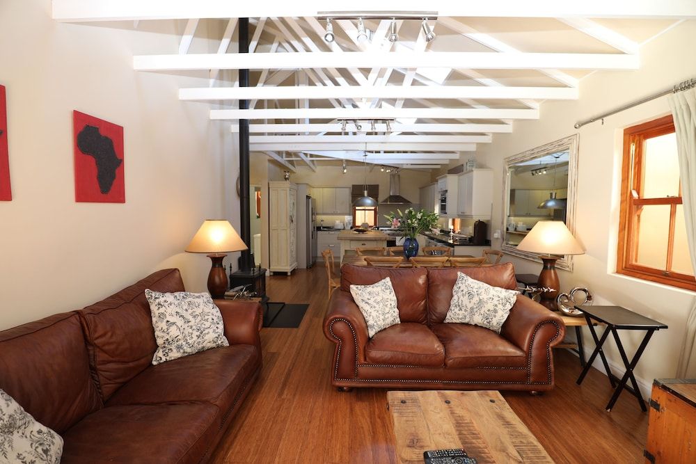 LeBonheur Luxury Cottage 12