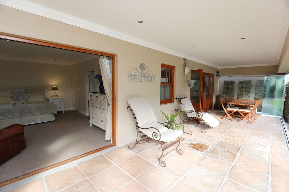 LeBonheur Luxury Cottage 14