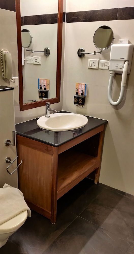 Backwater Ripples Kumarakom Garden View Deluxe Room 7