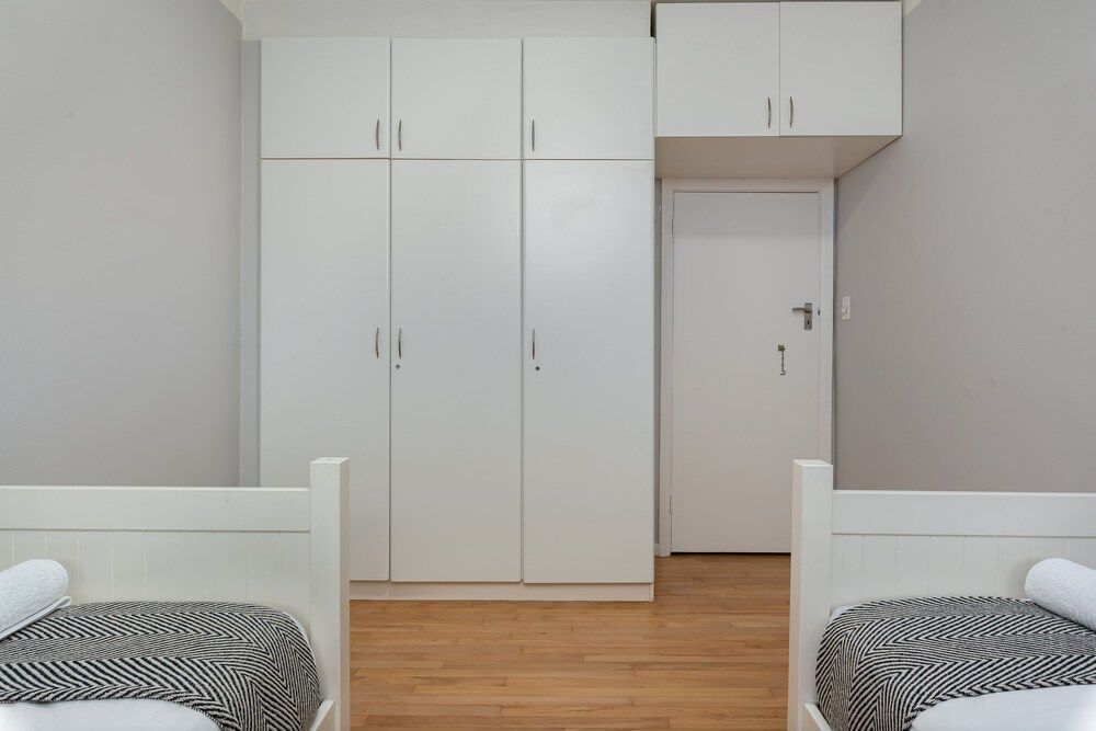 undefined Caprice Court 8 10