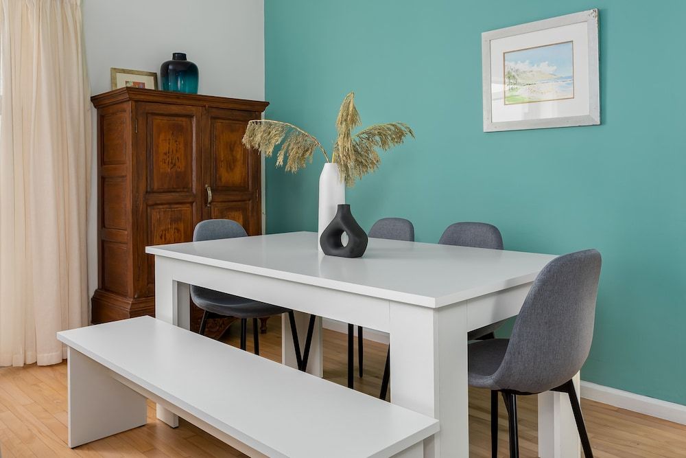 Caprice Court 8 City Apartment 13