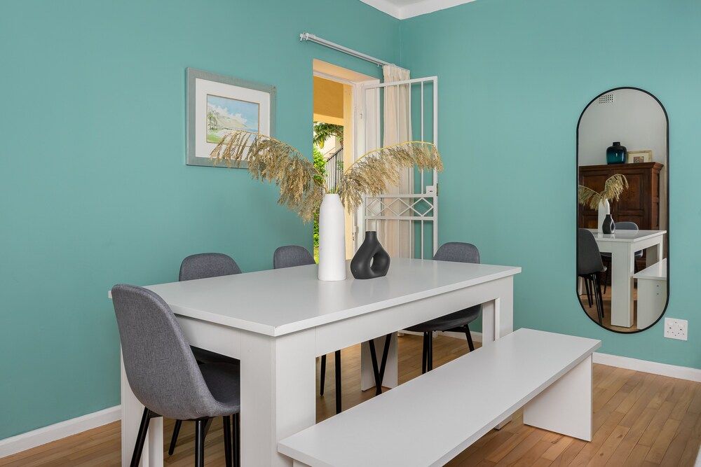 Caprice Court 8 City Apartment 12