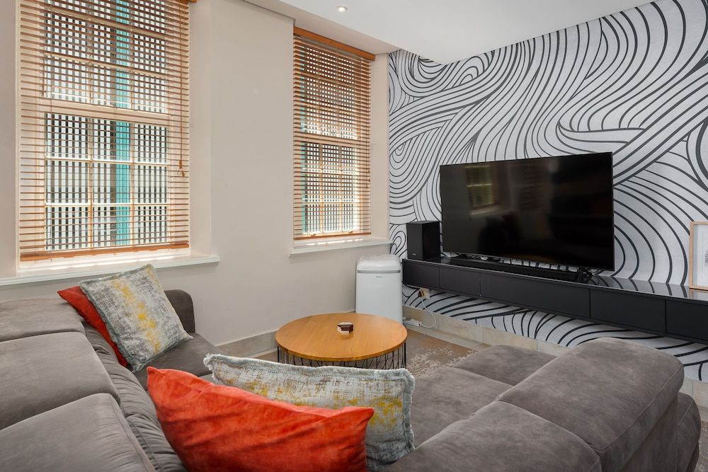 undefined Glaston House 110 7