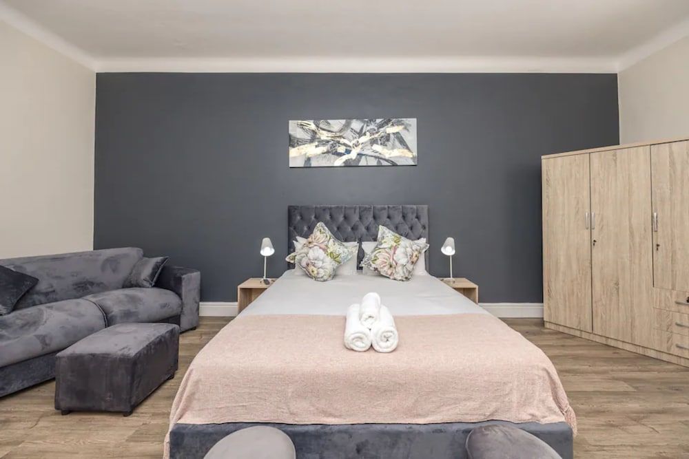 undefined Cape Legacy - Bright and Roomy Studio Suite 8