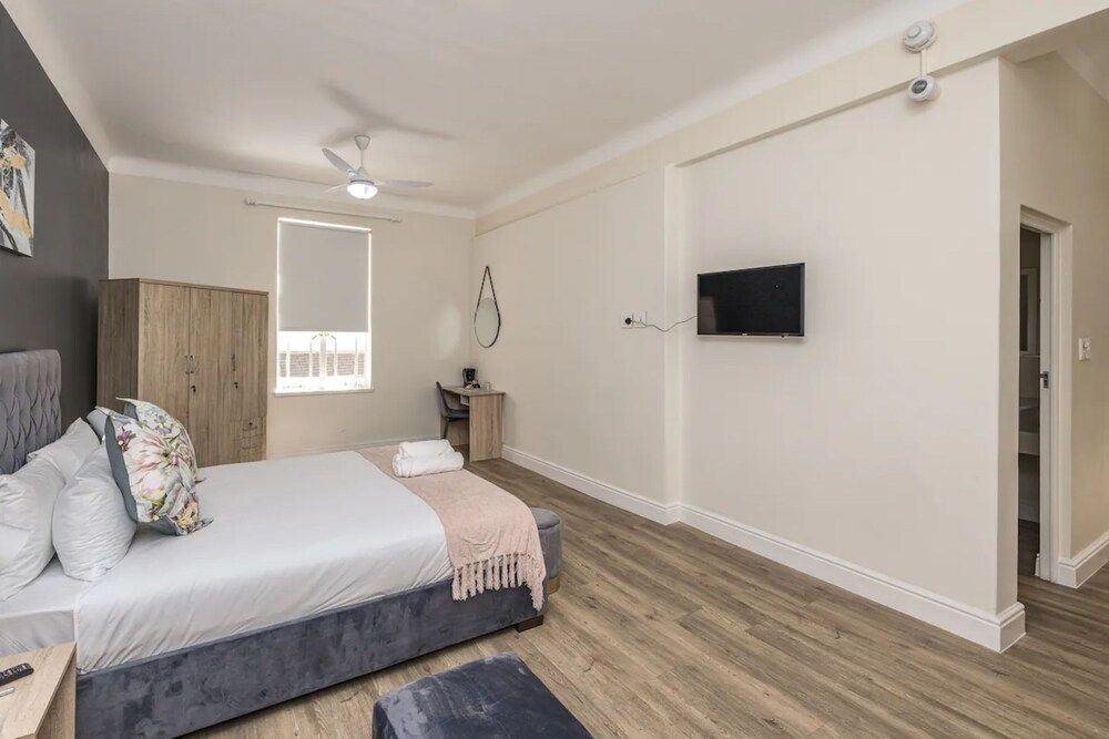 undefined Cape Legacy - Bright and Roomy Studio Suite 9