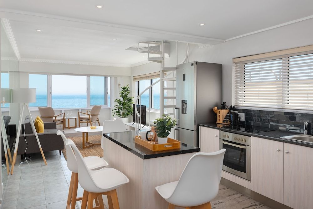 undefined Dolphin Bay 6