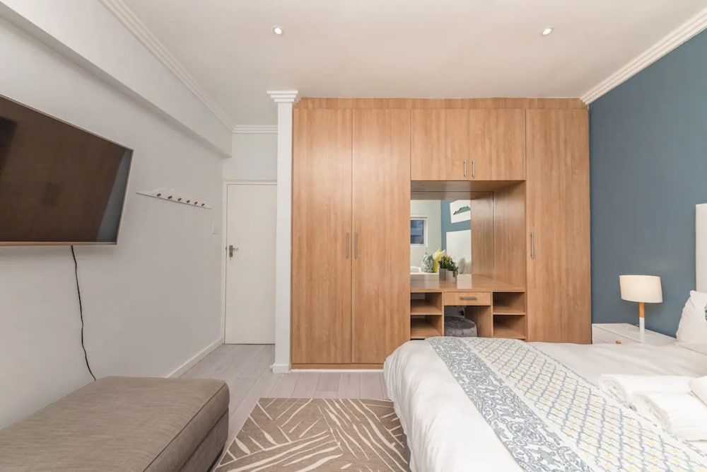 undefined Stylish and Central 1 BD in Green Point 3