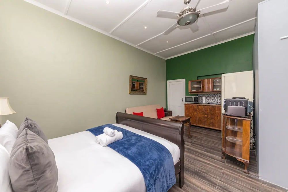 undefined Central and Cosy 1 BD Studio Apartment in Woodstock