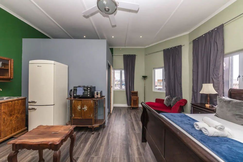 undefined Central and Cosy 1 BD Studio Apartment in Woodstock 7