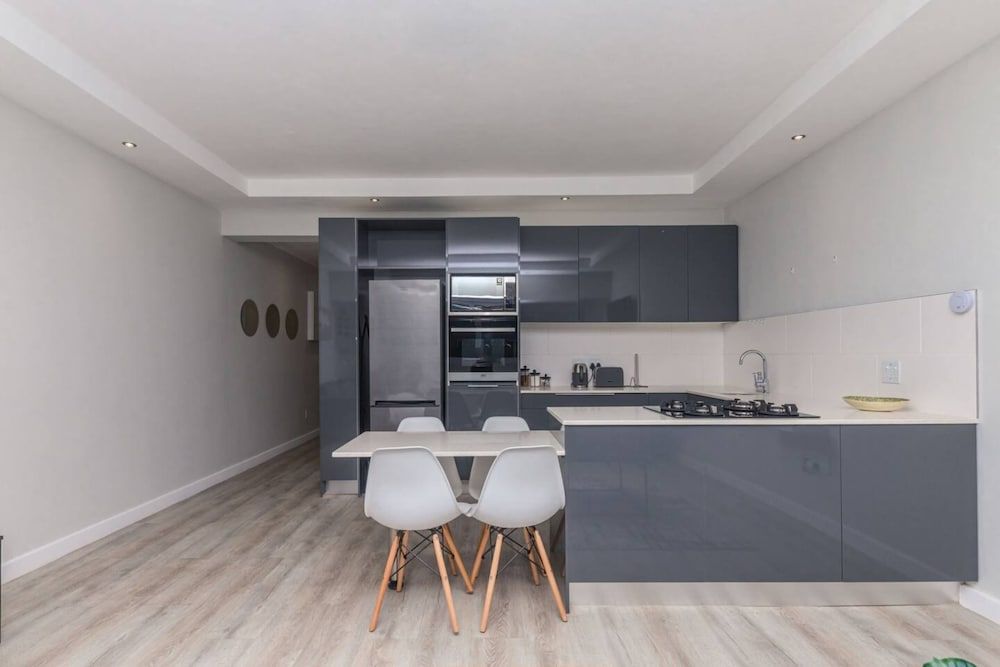 undefined Stylish and Central 1 BD in Sea Point 10