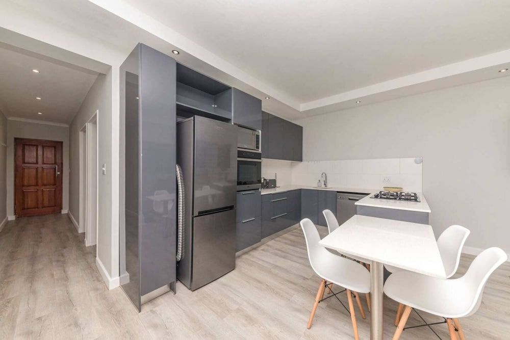 undefined Stylish and Central 1 BD in Sea Point 7