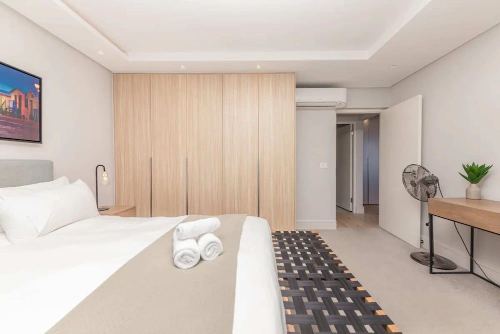 Modern and Bright 1BD APT in Sunny Sea Point Basic Apartment, 1 Queen Bed 5