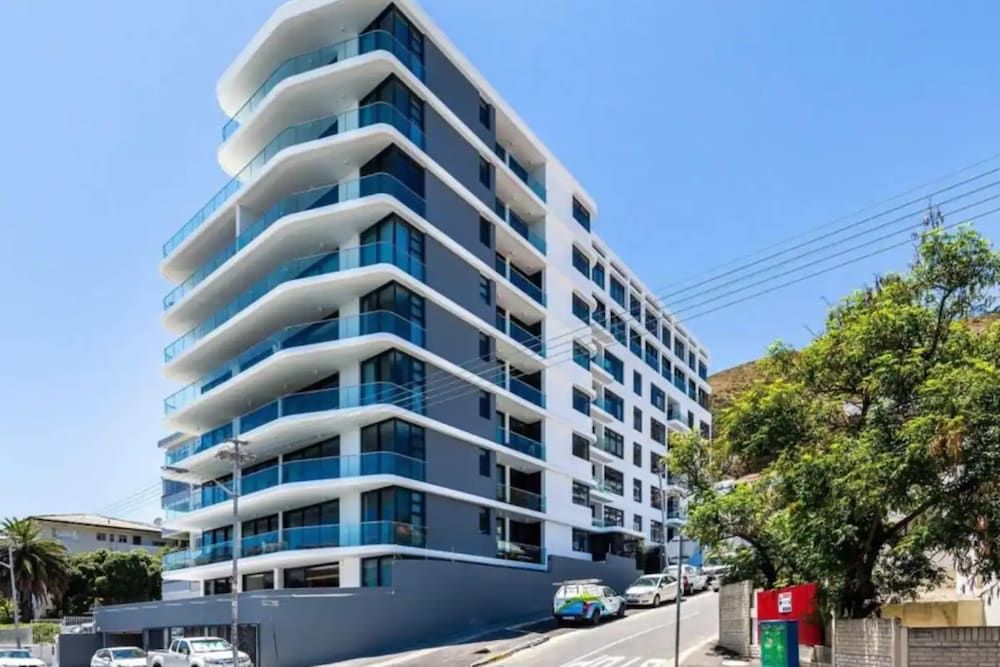 undefined Modern and Bright 1BD APT in Sunny Sea Point 3
