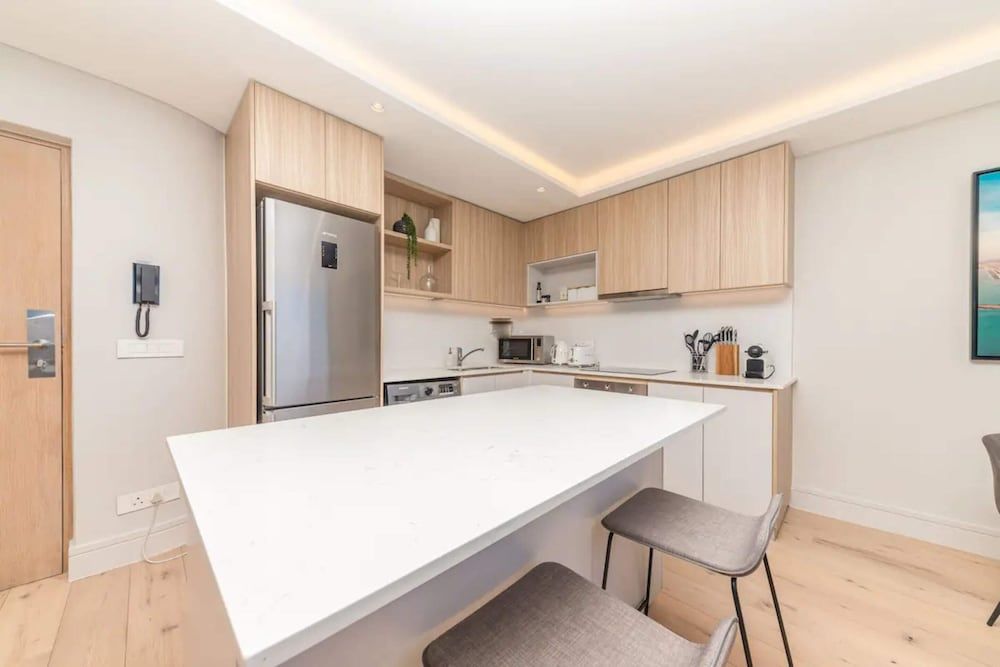 Modern and Bright 1BD APT in Sunny Sea Point Basic Apartment, 1 Queen Bed 8