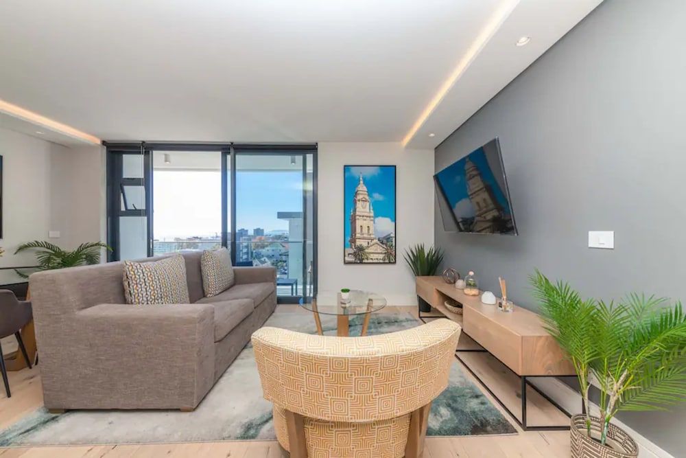 undefined Modern and Bright 1BD APT in Sunny Sea Point 2