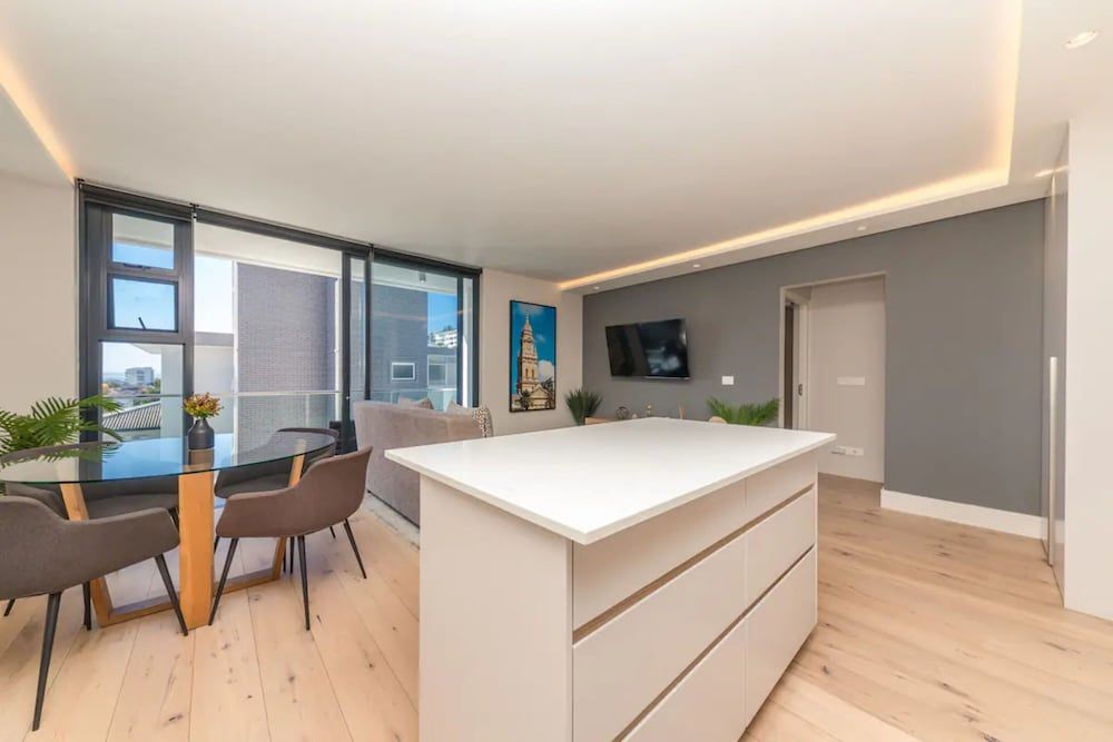 Modern and Bright 1BD APT in Sunny Sea Point Basic Apartment, 1 Queen Bed 21