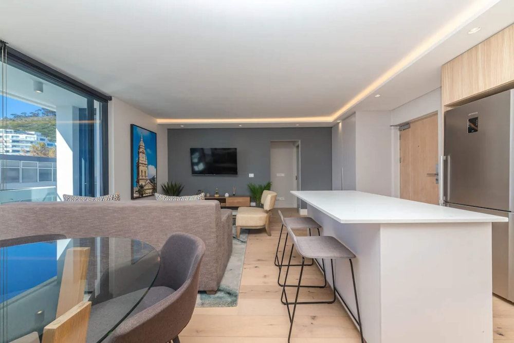 Modern and Bright 1BD APT in Sunny Sea Point Basic Apartment, 1 Queen Bed 23